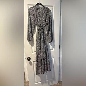 Beautiful black and white long dress with belt size XL, worn once